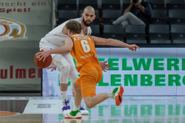 更加激烈 更加激烈